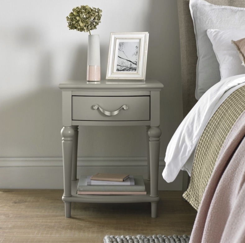 Bedside Chests/Tables