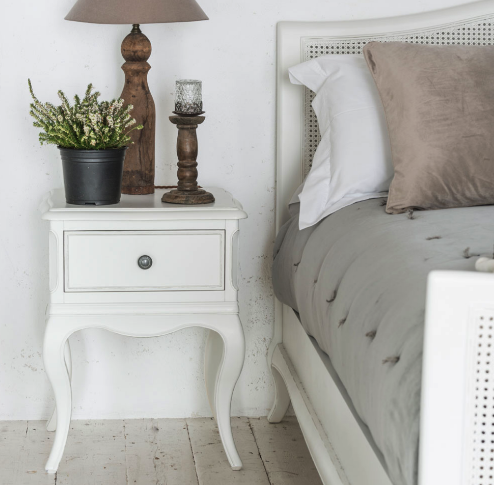 Bedside Chests/Tables 