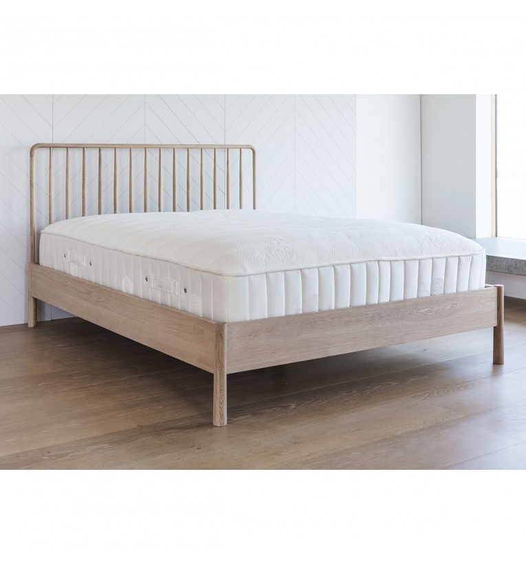 Wycombe Spindle 150cm Bedstead