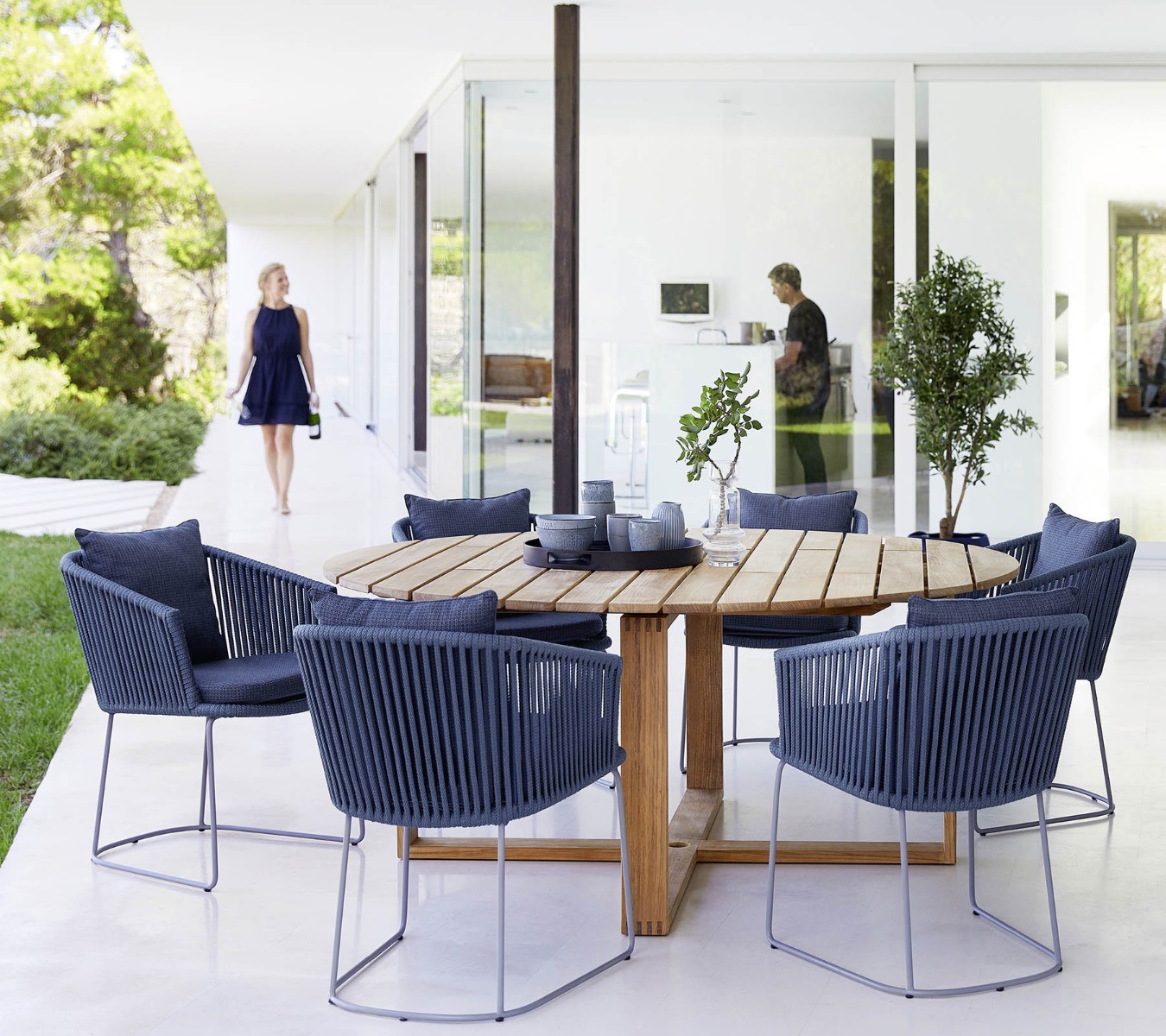 Endless Round Large Dining Table by Cane-line | Style Our Home