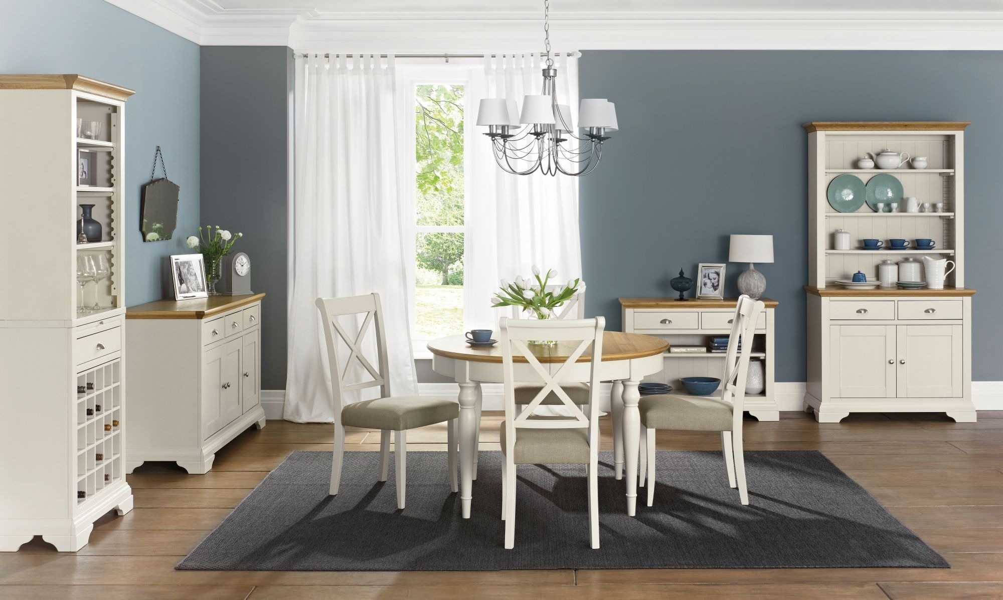 Hampstead Two Tone 4-6 Extension Dining Set - Style Our Home