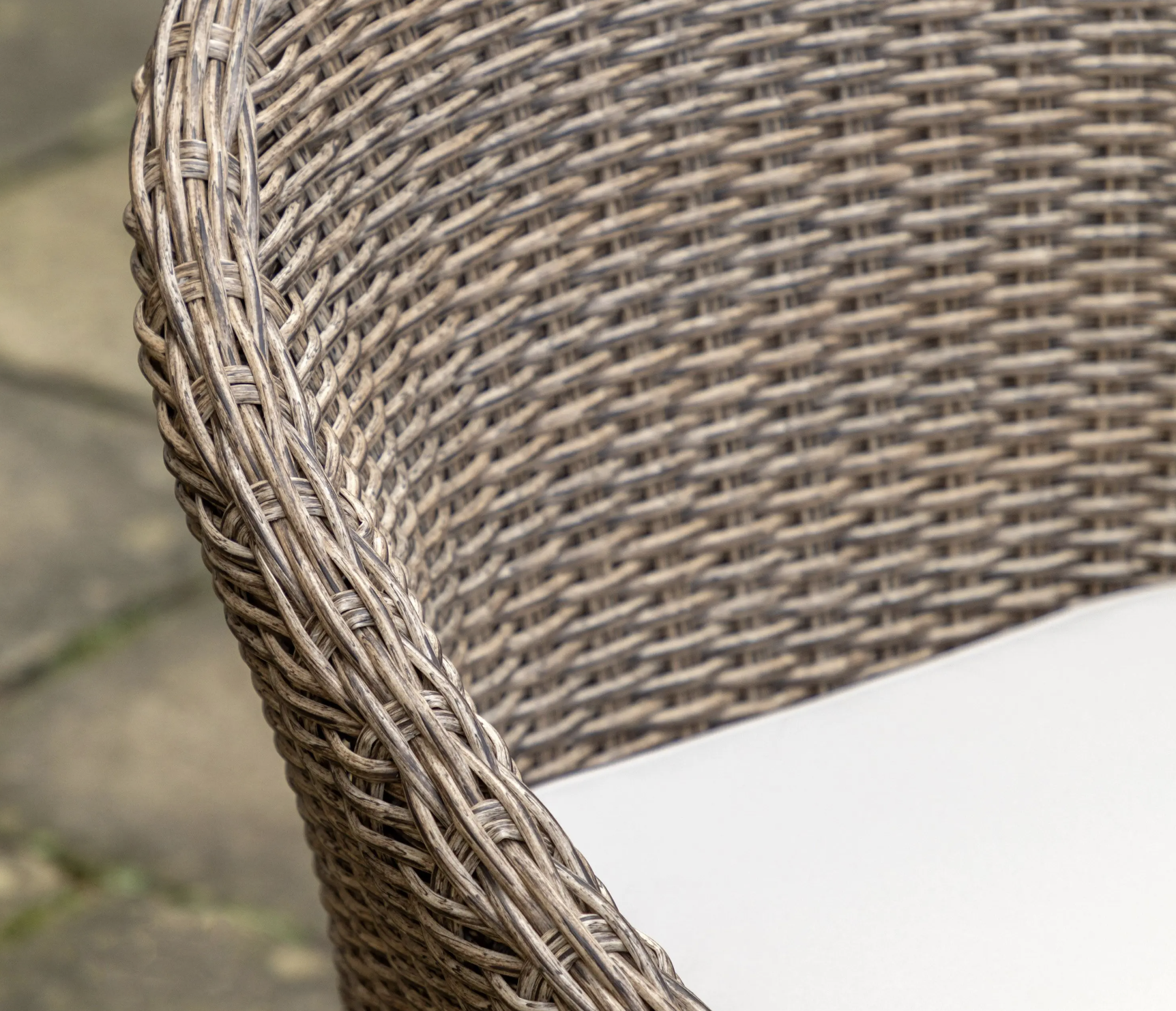 Avena 4 Seater Round Dining Set by Gallery Living | Style Our Home
