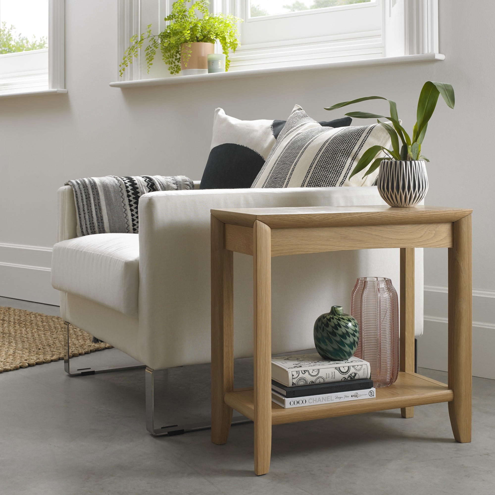 Bergen oak dressing shop table