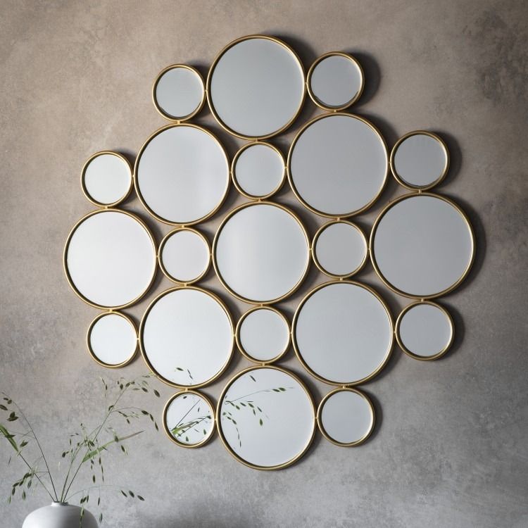 Silver circles mirror new arrivals