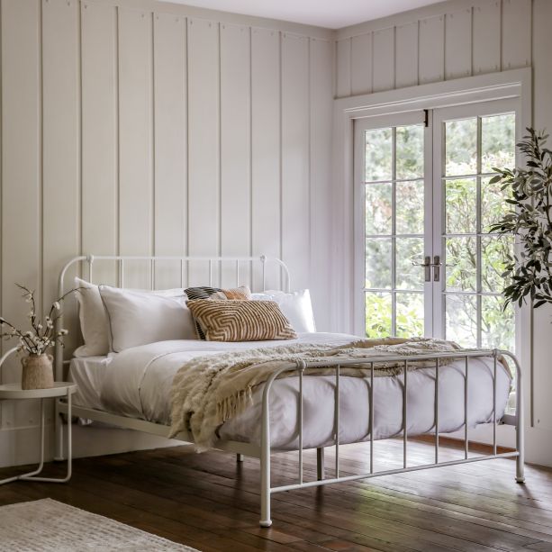 Loughtaro 5' Bedstead Ivory