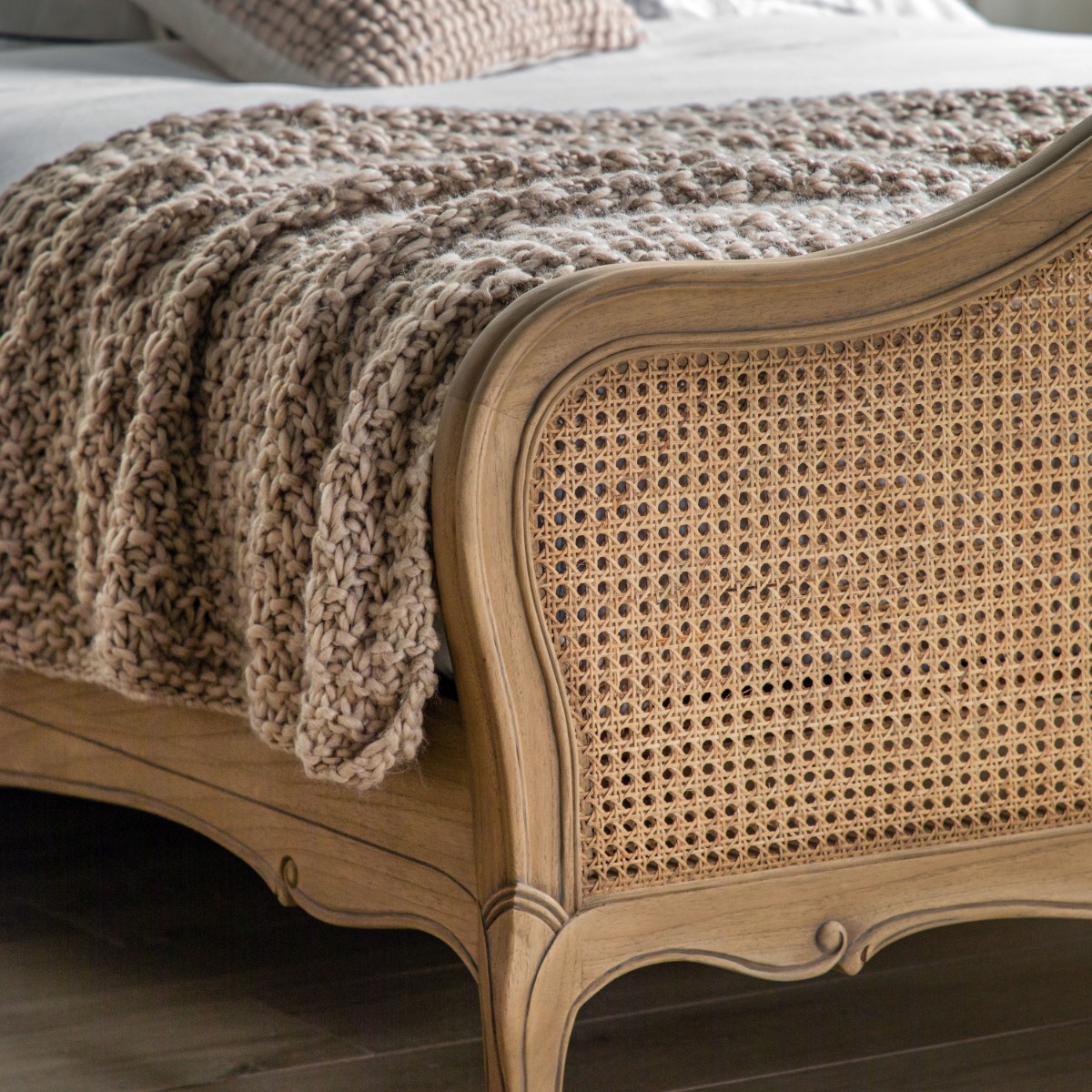 Chic Weathered 6ft Kingsize Bed (Cane)