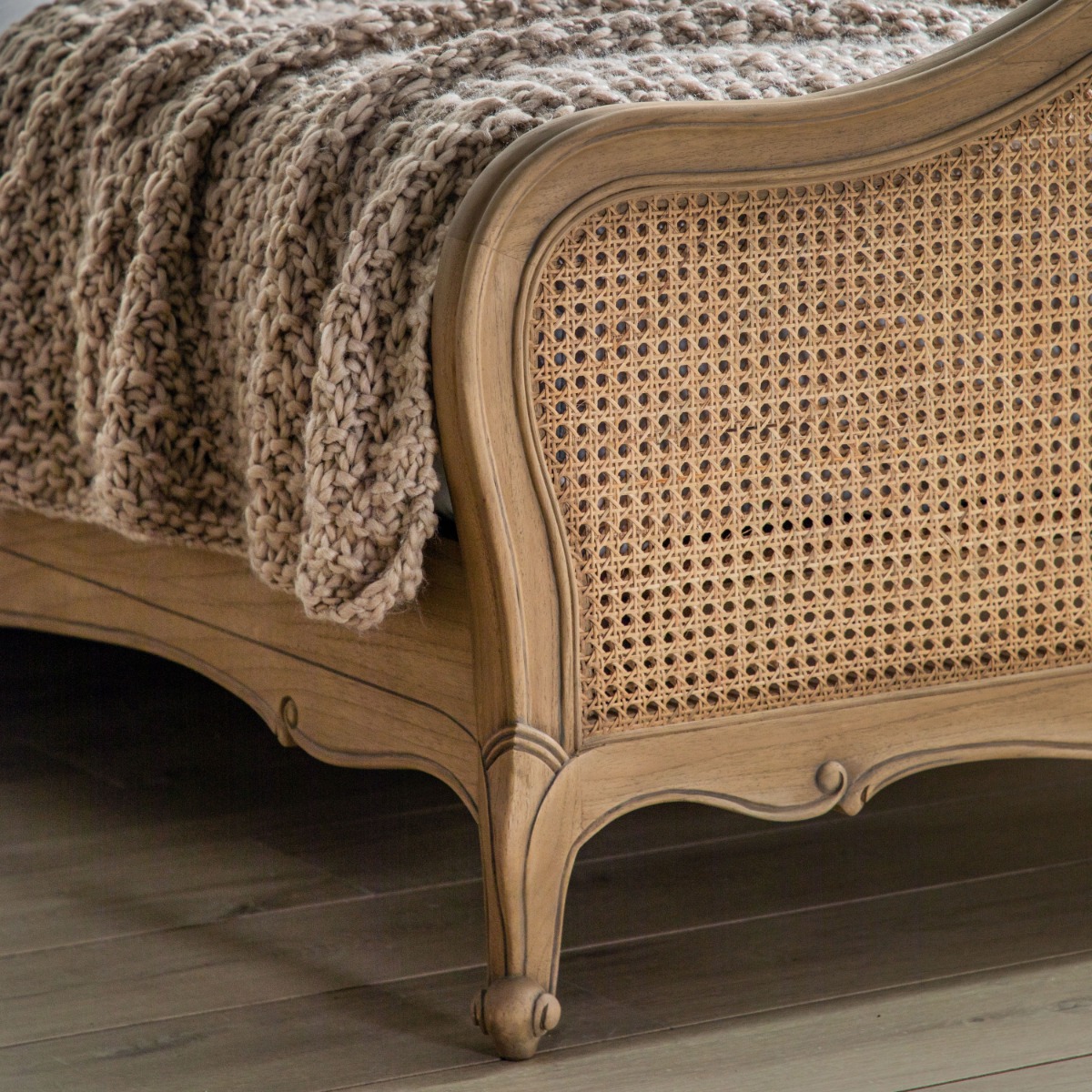 Chic Weathered 6ft Kingsize Bed (Cane)