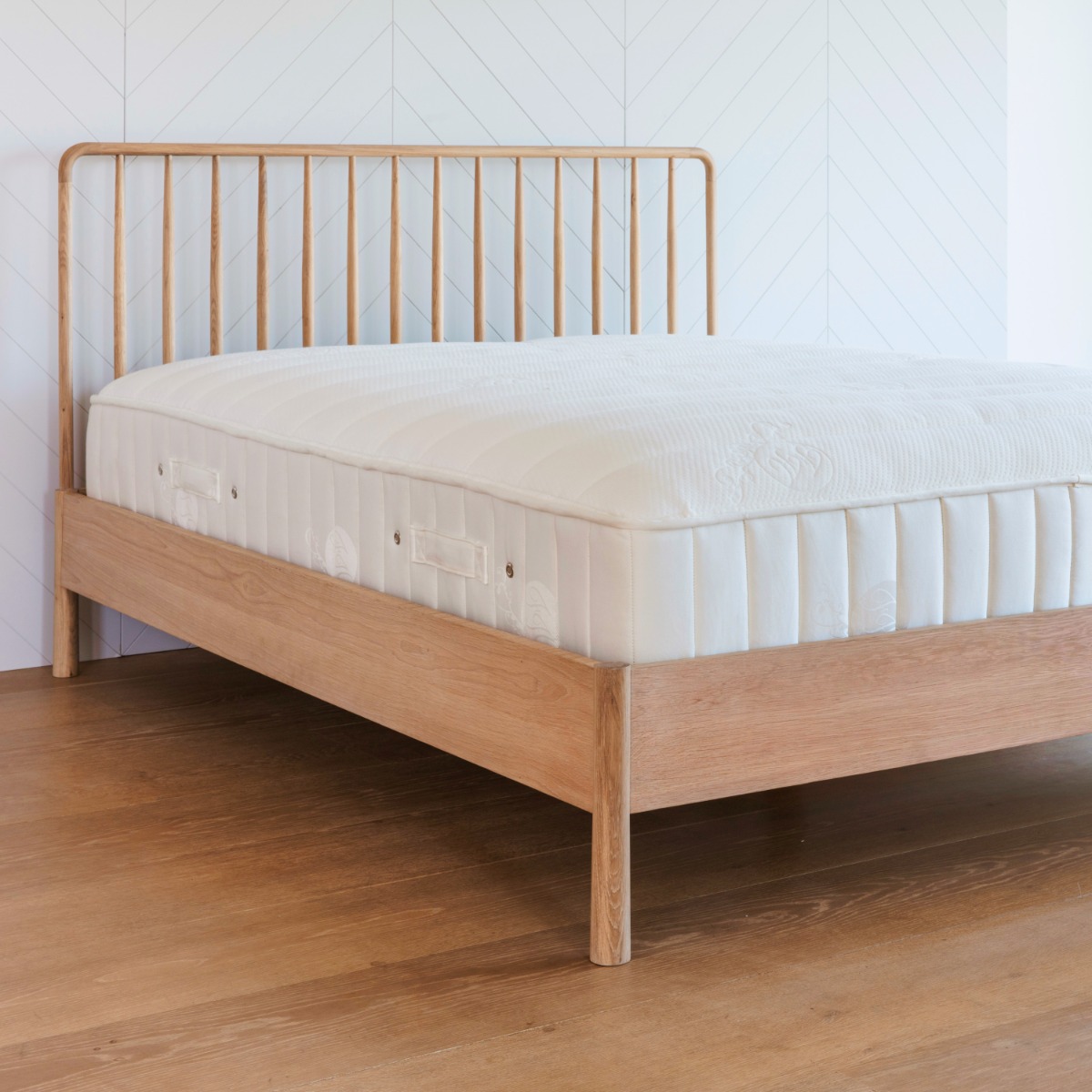 Wycombe Spindle 150cm Bedstead by Gallery Living | Style Our Home