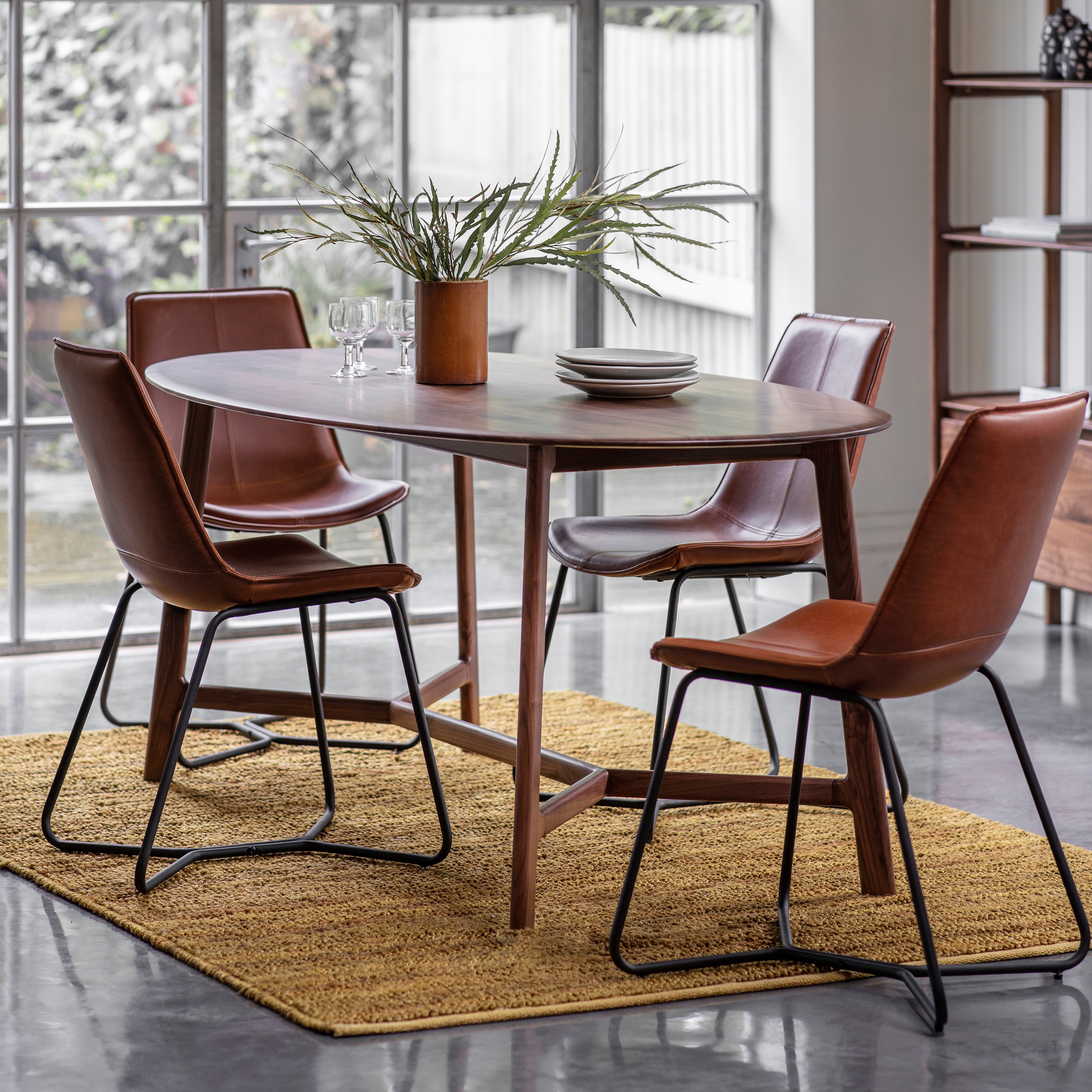 Oval dining top set for 4